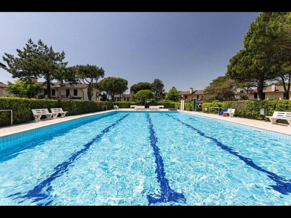 Precious Villa With Private Garden And Barbecue  Porto Santa Margherita di Caorle