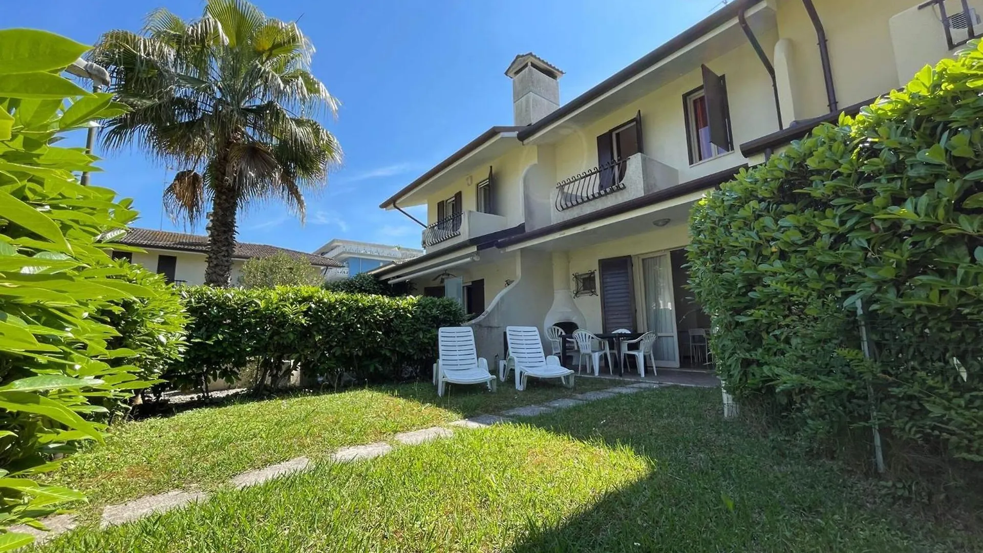 Precious Villa With Private Garden And Barbecue